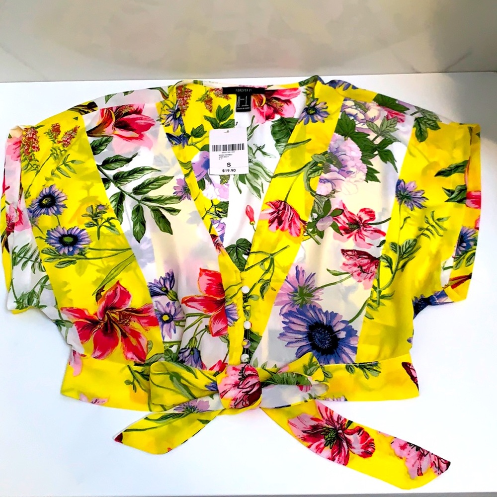 BRAND NEW Floral Forever 21 tie top. Size S